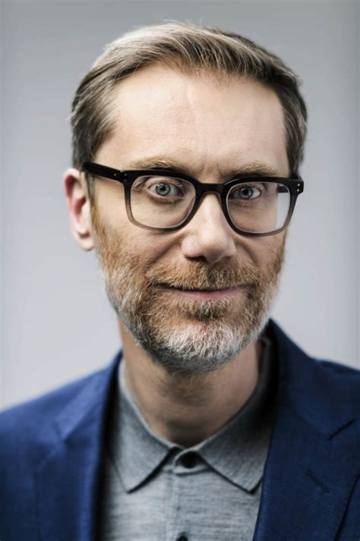 How tall is Stephen Merchant