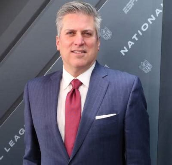 Steve Levy Biography, Age, Height, Wife, Net Worth, Family