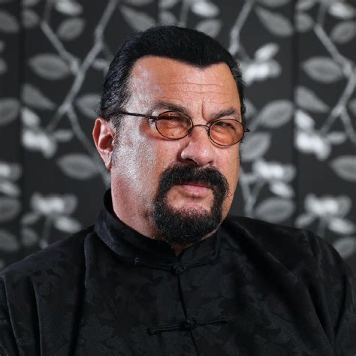 How tall is Steven Seagal
