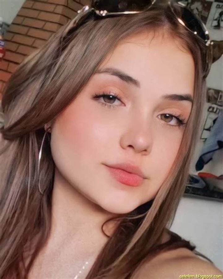 Sthefany Rios (Instagram Star) - Age, Birthday, Bio, Facts, Family, Net Worth, Height & More
