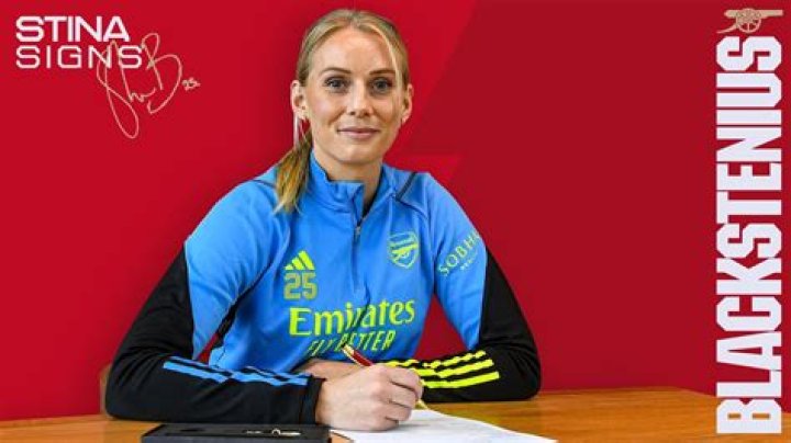 Stina Blackstenius Biography: Boyfriend, Family, Salary & Net Worth