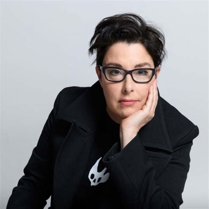 Sue Perkins Biography, Age, Height, Husband, Net Worth, Family