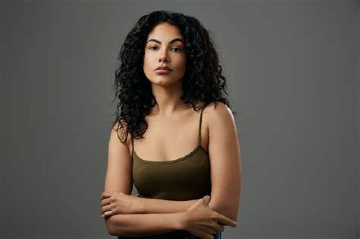 Suraya Santos Height, Weight, Net Worth, Age, Birthday, Wikipedia, Who, Instagram, Biography