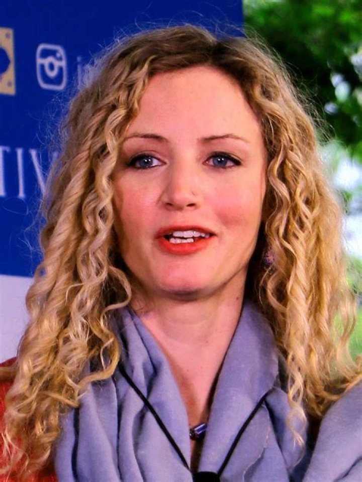 Suzannah Lipscomb Biography, Age, Height, Husband, Net Worth, Family