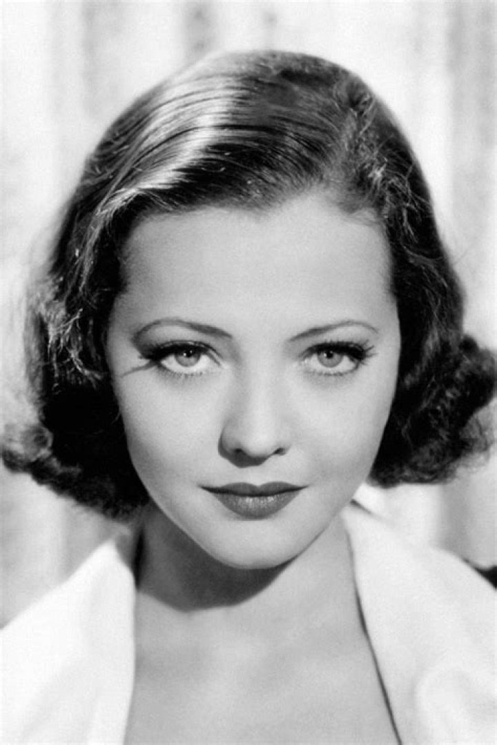 Sylvia Sidney (Movie Actress) - Age, Birthday, Bio, Facts, Family, Net Worth, Height & More