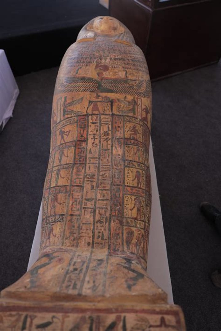 Archaeologists Uncovered An Ancient Egyptian Sarcophagus With A Painting That Looks Eerily Like Marge Simpson