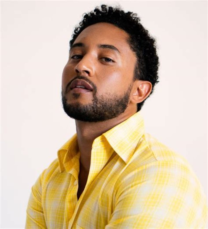 Tahj Mowry (TV Actor) - Age, Birthday, Bio, Facts, Family, Net Worth, Height & More
