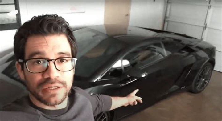 Tai Lopez (Entrepreneur) - Age, Birthday, Bio, Facts, Family, Net Worth, Height & More