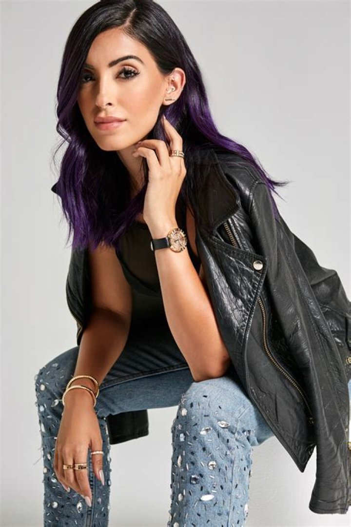 Tala Samman (Blogger) - Age, Birthday, Bio, Facts, Family, Net Worth, Height & More