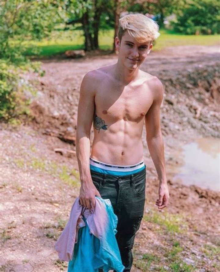 Tanner Braungardt (YouTube Star) - Age, Birthday, Bio, Facts, Family, Net Worth, Height & More