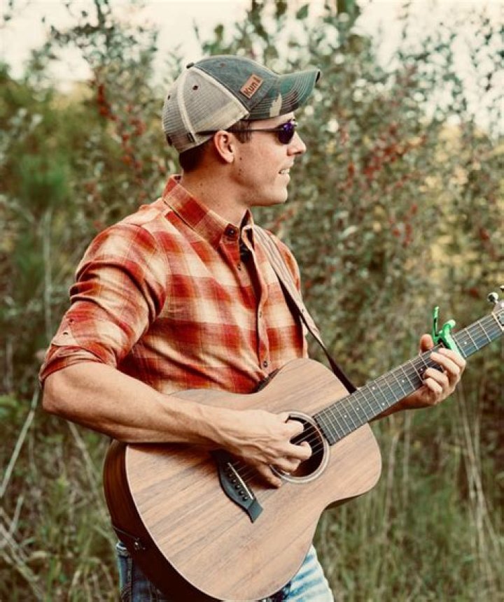 Taylor Ray Holbrook (Country Singer) - Age, Birthday, Bio, Facts, Family, Net Worth, Height & More