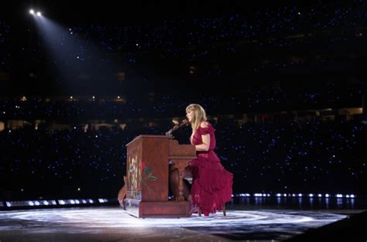 Taylor Swift (Pop Singer) - Age, Birthday, Bio, Facts, Family, Net Worth, Height & More