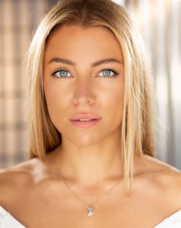 How tall is Teressa Liane