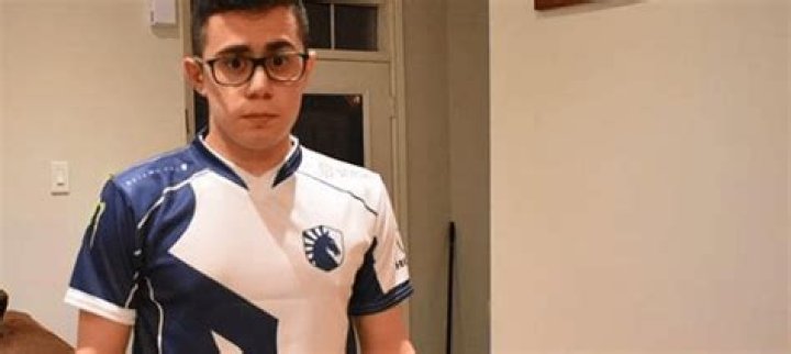 TF Blade (YouTube Star) - Age, Birthday, Bio, Facts, Family, Net Worth, Height & More