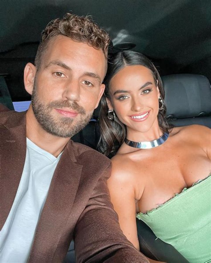 EXCLUSIVE PHOTOS!Nick Viall Looks “Totally in Love” on Date with ‘Bachelor’ Contestant!