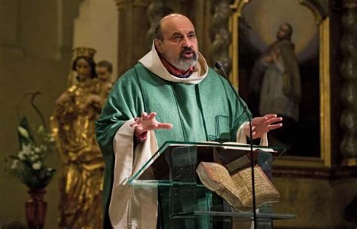 Thomas Halik (TikTok Star) - Age, Birthday, Bio, Facts, Family, Net Worth, Height & More