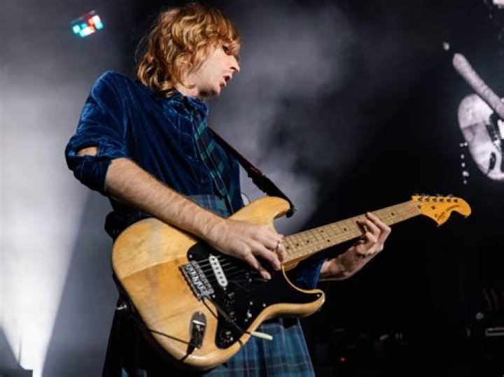 Height, Age, Girlfriend, Net worth, Biography & More