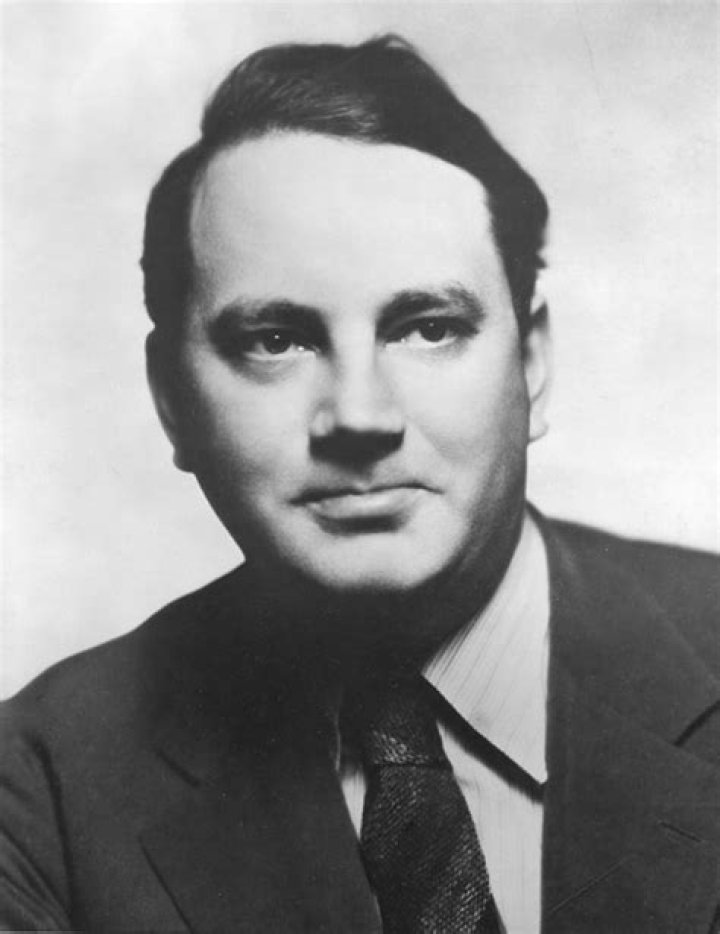 Thomas Wolfe (Novelist) - Age, Birthday, Bio, Facts, Family, Net Worth, Height & More
