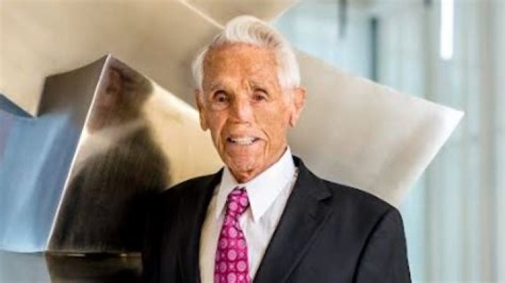 Tibor Hollo biografía, edad, altura, esposo, net worth, familia