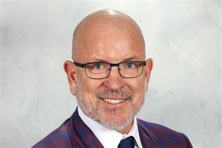 Tom Fitzgerald (Entraîneur de hockey) - Âge, anniversaire, biographie, faits, famille, valeur nette, taille et plus