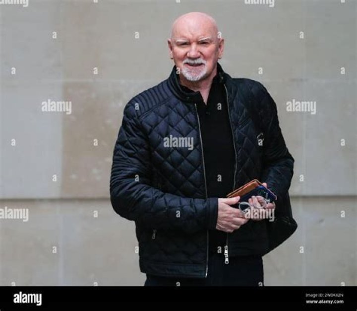 Tom Hunter (Entrepreneur) - Age, Birthday, Bio, Facts, Family, Net Worth, Height & More