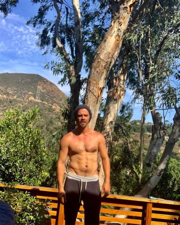 Tom Payne Biography, Age, Height, Wife, Net Worth, Family