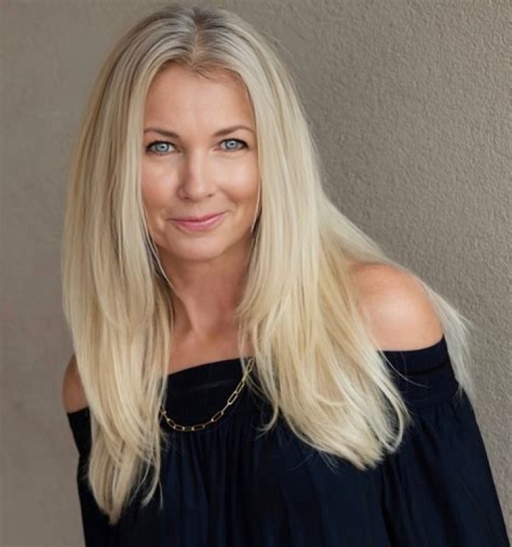 Toni Hudson biografía, edad, altura, esposa, net worth, familia