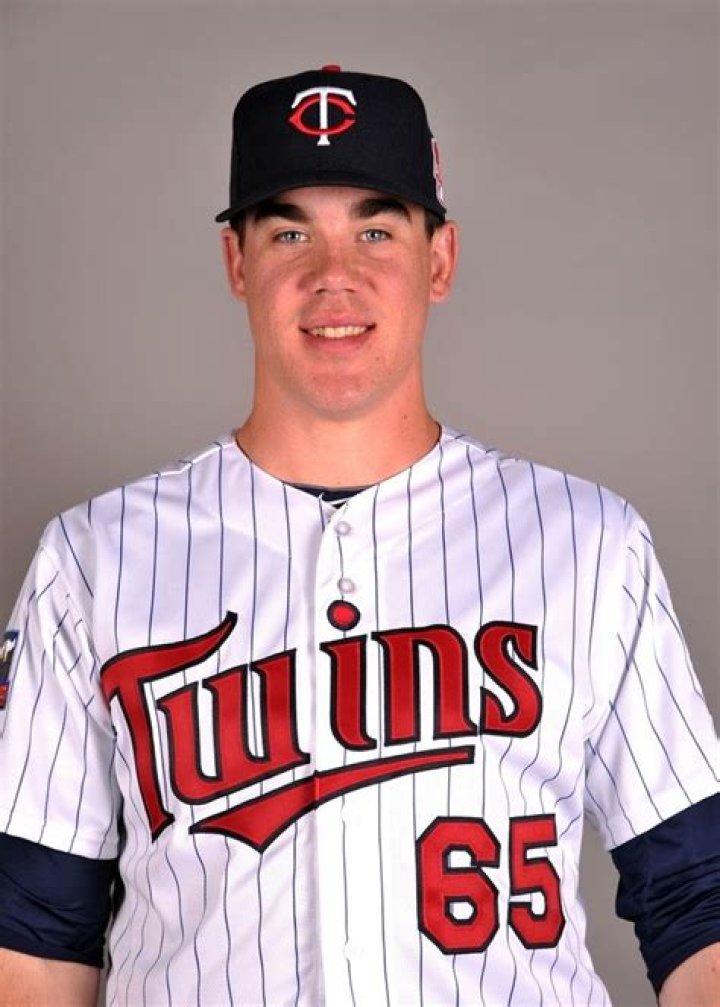 Trevor May biografía, edad, altura, esposo, net worth, familia