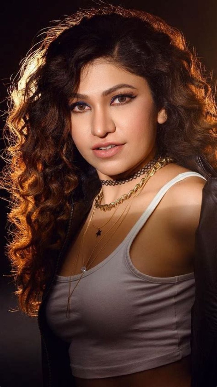 Tulsi Kumar (Pop Singer) - Age, Birthday, Bio, Facts, Family, Net Worth, Height & More