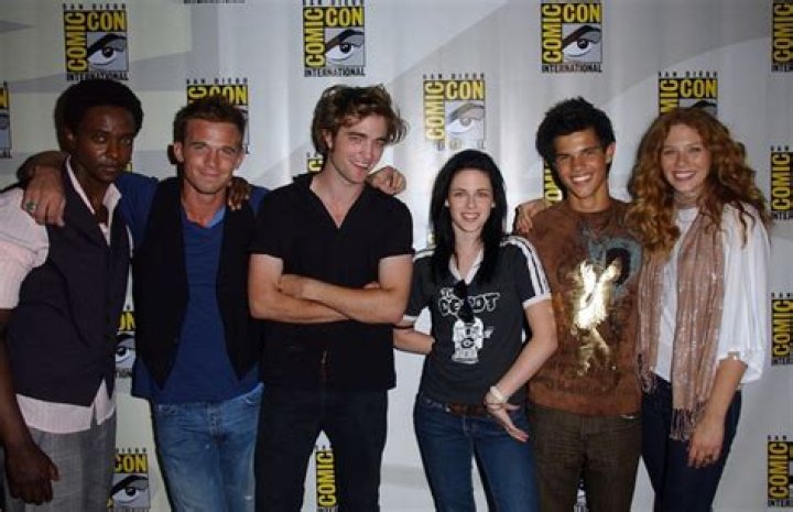 See the ‘Twilight’ Cast on Their First Red Carpet Vs. Now