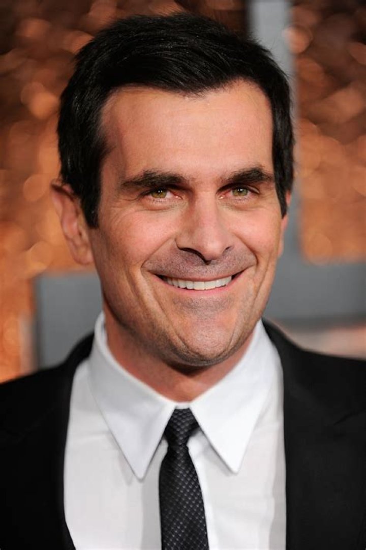 How tall is Ty Burrell