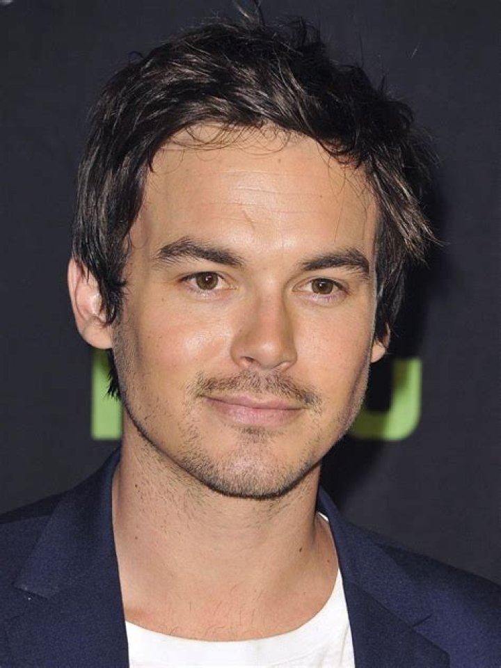 Tyler Blackburn (TV Actor) - Age, Birthday, Bio, Facts, Family, Net Worth, Height & More