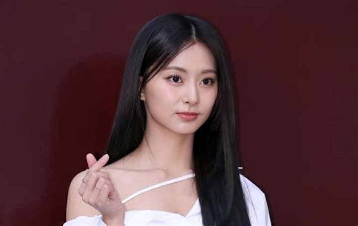 Tzuyu (Pop Singer) - Age, Birthday, Bio, Facts, Family, Net Worth, Height & More