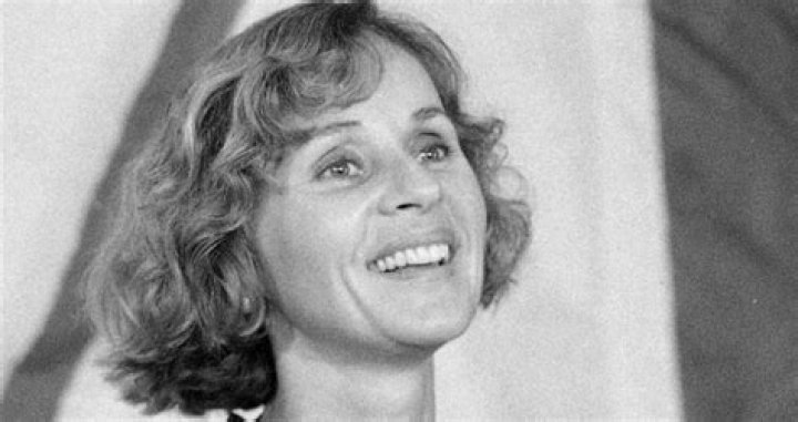 How Uli Derickson Saved 152 Passengers On TWA Flight 847 From Hijackers