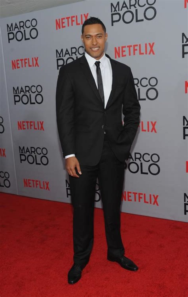 How tall is Uli Latukefu