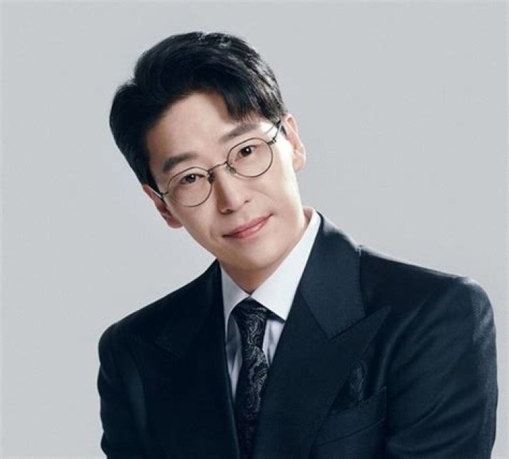 Um Ki-joon Biography, Age, Height, Wife, Net Worth, Family