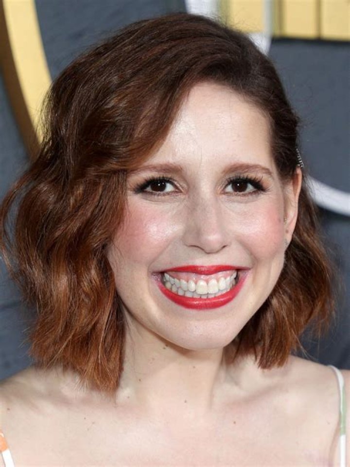 Vanessa Bayer (TV Actress) - Age, Birthday, Bio, Facts, Family, Net Worth, Height & More