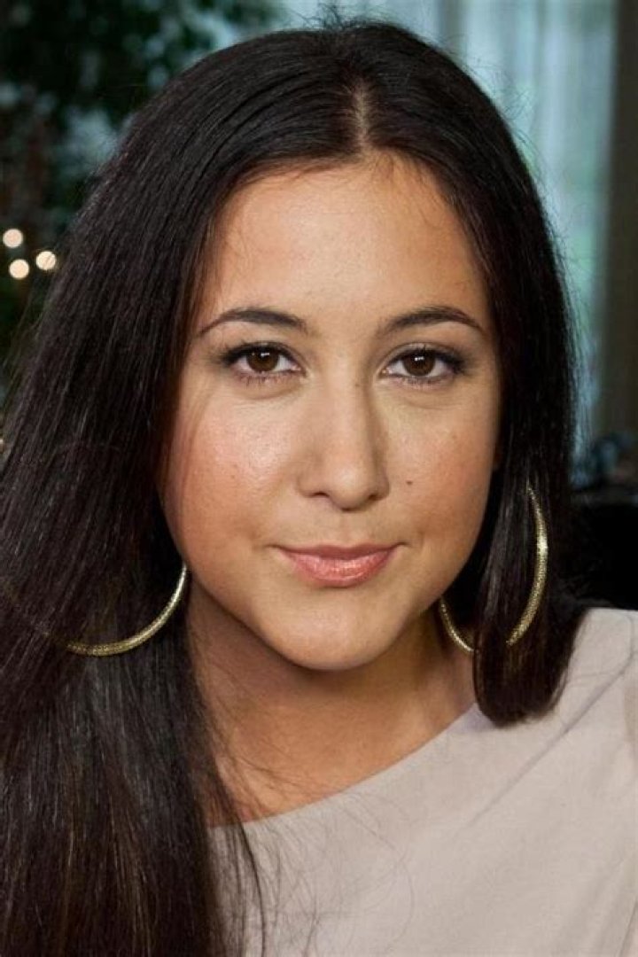 Vanessa Carlton (Pop Singer) - Age, Birthday, Bio, Facts, Family, Net Worth, Height & More