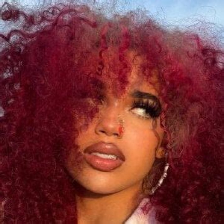 Vanessa Lynn (Instagram Star) - Age, Birthday, Bio, Facts, Family, Net Worth, Height & More