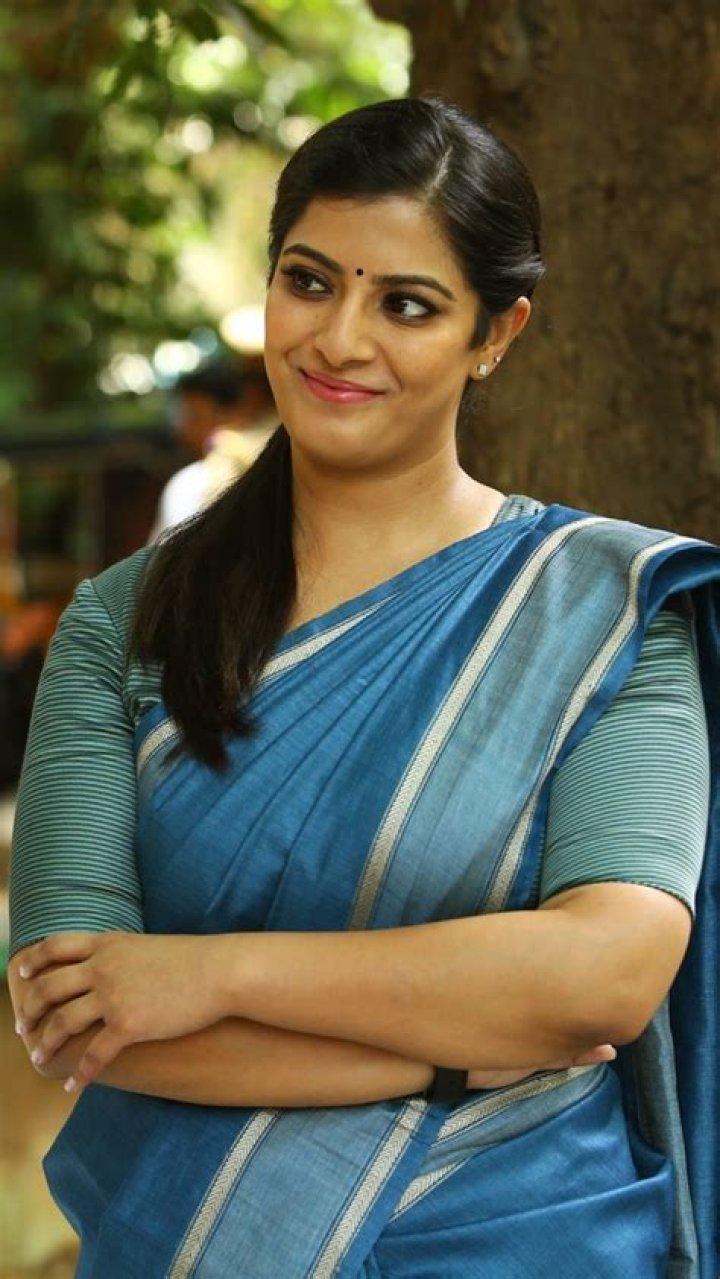 Varalaxmi Sarathkumar Biography, Age, Height, Husband, Net Worth, Family