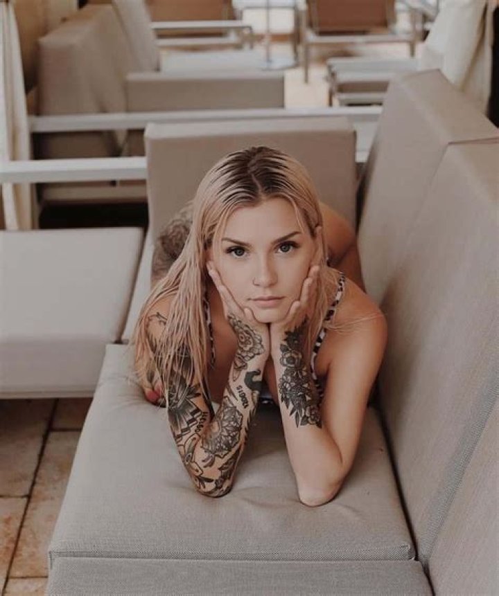 Victoria Snooks (Instagram Star) - Age, Birthday, Bio, Facts, Family, Net Worth, Height & More