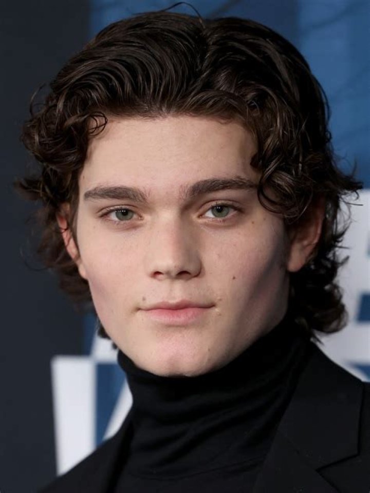 Wiki, Biography, Height, Birthday, Parents, Girlfriend, Ethnicity, Net Worth & More