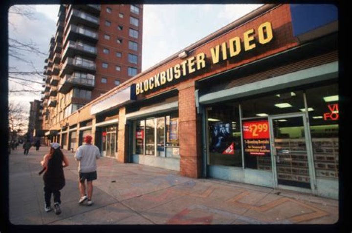 23 Vintage Blockbuster Photos From The Heyday Of Video Rentals