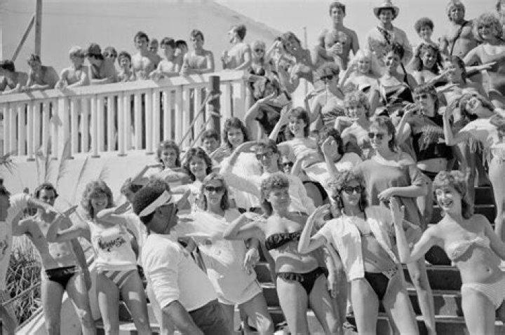 45 Vintage Spring Break Photos From The 1980s And 1990s