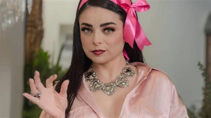 Violeta Isfel (Soap Opera Actress) - Age, Birthday, Bio, Facts, Family, Net Worth, Height & More