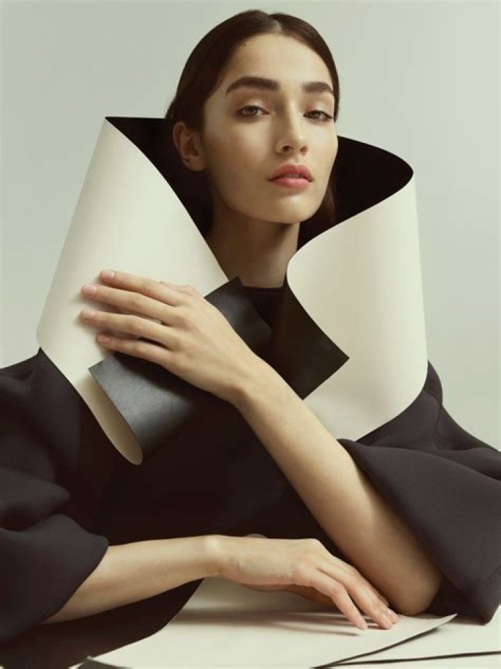 Vita Mir (Model) - Age, Birthday, Bio, Facts, Family, Net Worth, Height & More