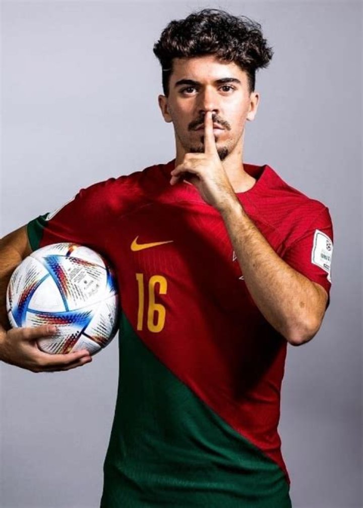 
Vitinha – Vítor Ferreira Height, Weight, Net Worth, Age, Birthday, Wikipedia, Who, Nationality, Biography 