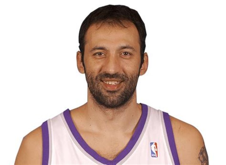 Vlade Divac (Basketball Player) - Age, Birthday, Bio, Facts, Family, Net Worth, Height & More