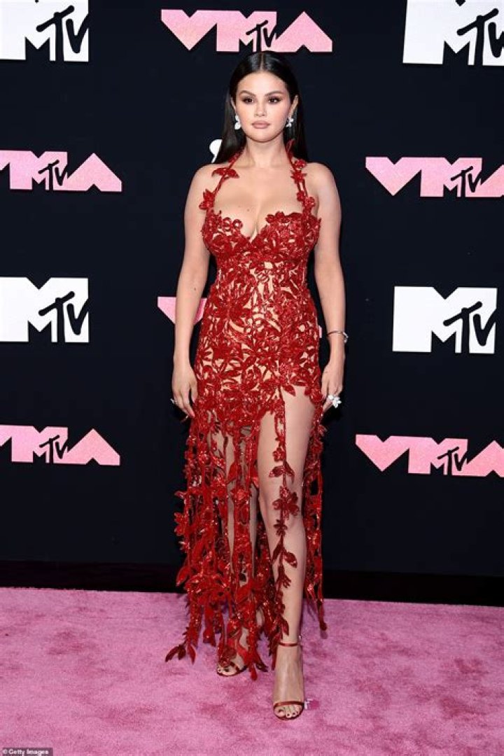 Kim Kardashian, Beyoncé, and More Stars’ Most Revealing Looks on the VMAs Red Carpet