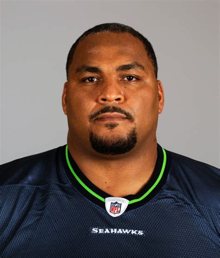 Walter Jones (TV Actor) - Age, Birthday, Bio, Facts, Family, Net Worth, Height & More